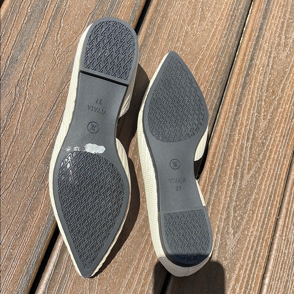 Viviana Cream Flats with Pointed Toe and Ribbed Texturenew - Picture 8 of 8